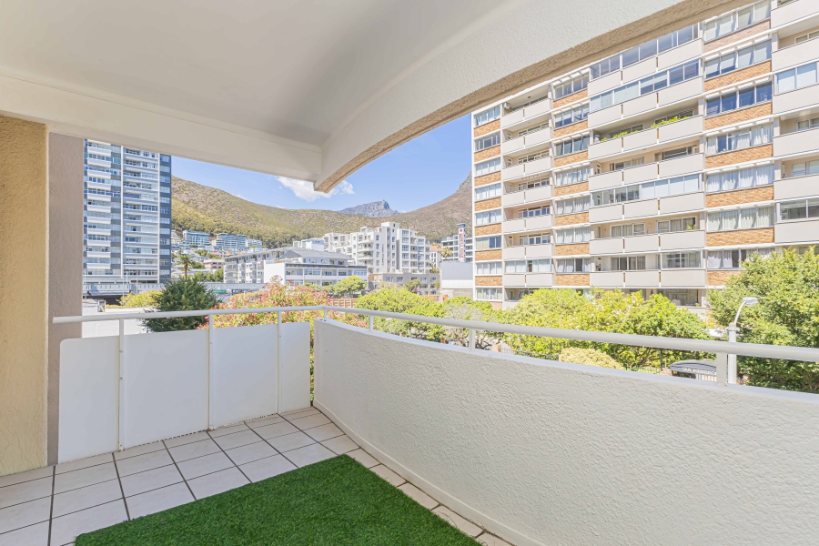 2 Bedroom Property for Sale in Sea Point Western Cape